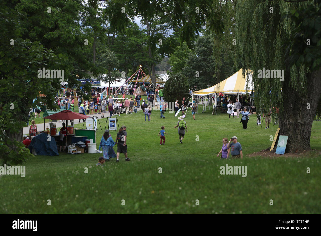 Ein schöner Tag in Croton Point Park erfasst ist das Weitwinkel Foto. Stockfoto
