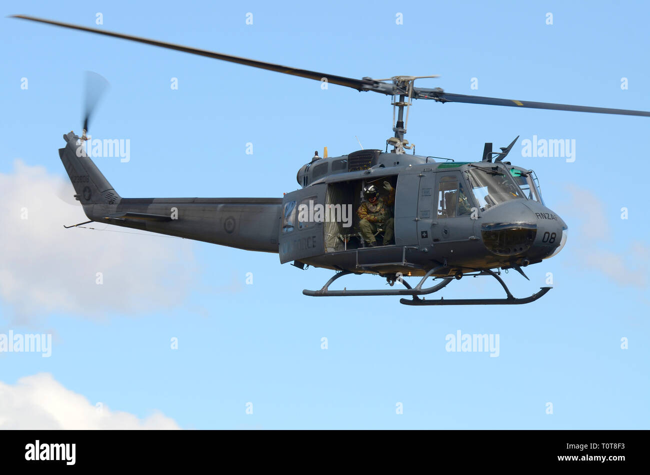 Bell UH-1H Huey Hubschrauber der Royal New Zealand Air Force 3 Squadron. NZ 3808. Bell UH-1 Iroquois fliegen am Flugplatz, Wairarapa Haube Stockfoto
