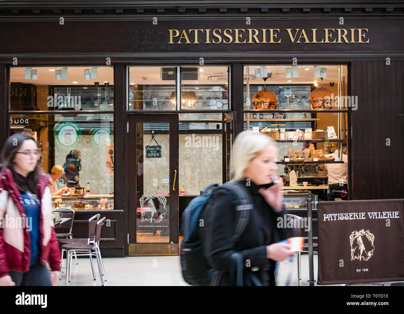 Leute, Patisserie Valerie, Glasgow Central Bahnhofshalle, Schottland, Großbritannien Stockfoto