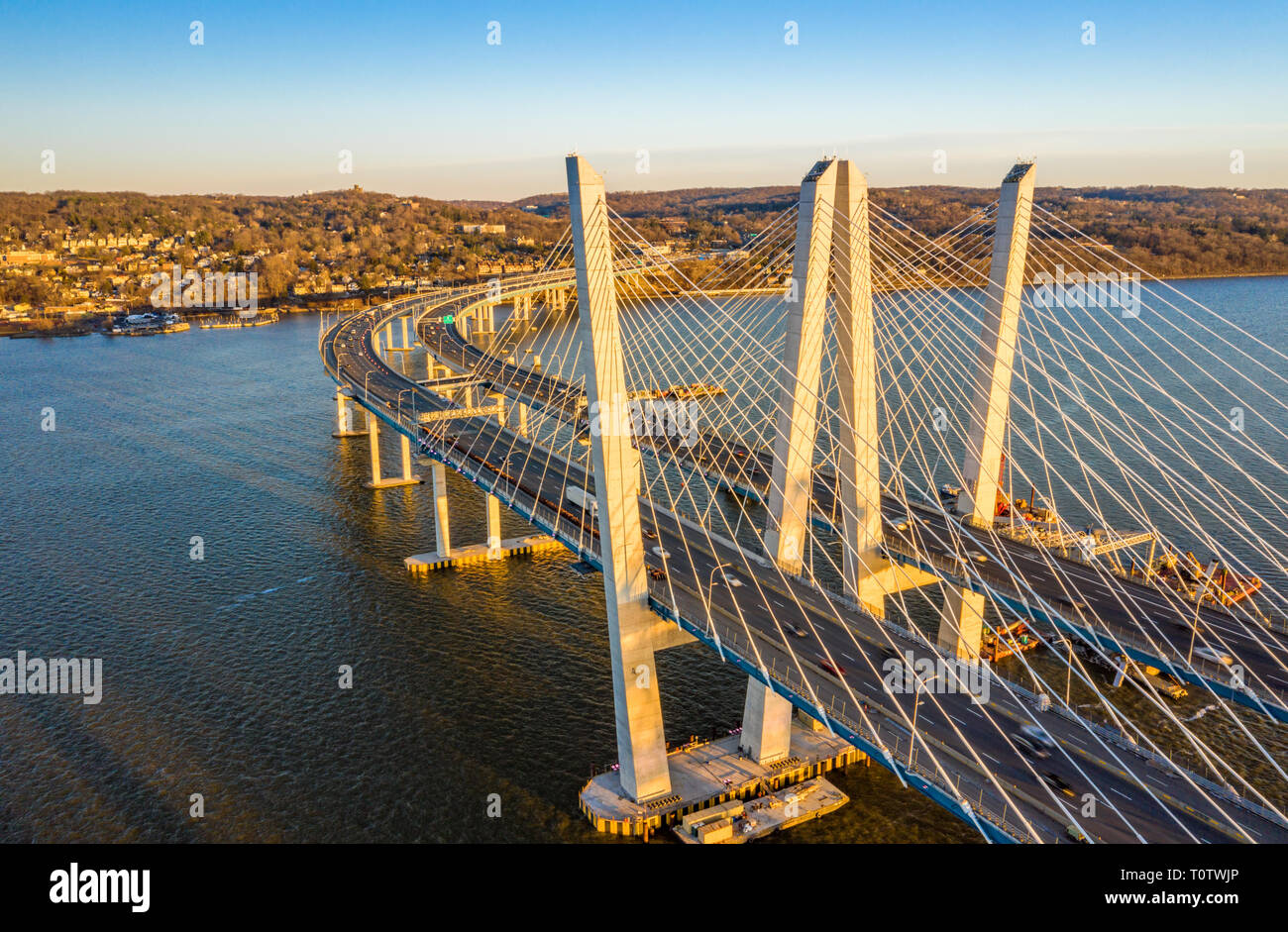 Luftbild der Neuen Tappan Zee Bridge, Spanning Hudson River zwischen Nyack und Tarrytown am späten Nachmittag Stockfoto