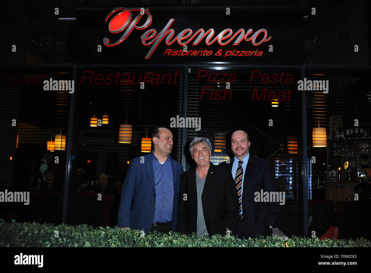 Bill Murray, Jonathan Sothcott und ein Gäste sind an gesehen Pepenero Restaurant in Canning Town von der ehemaligen Eastender und andere Mitglieder von Eastenders in London Cast bevorzugt anreisen. Stockfoto