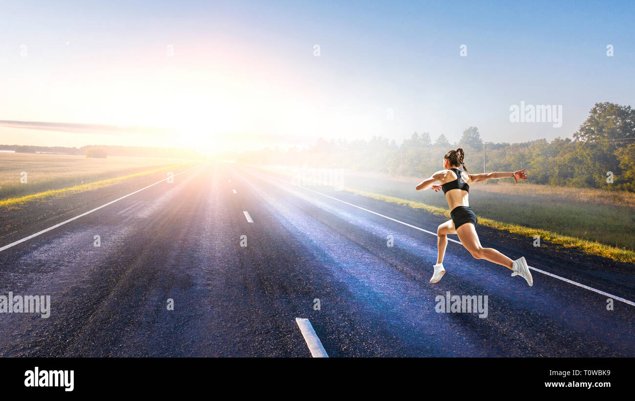 Junge Athlet Frau. Mixed Media Stockfoto