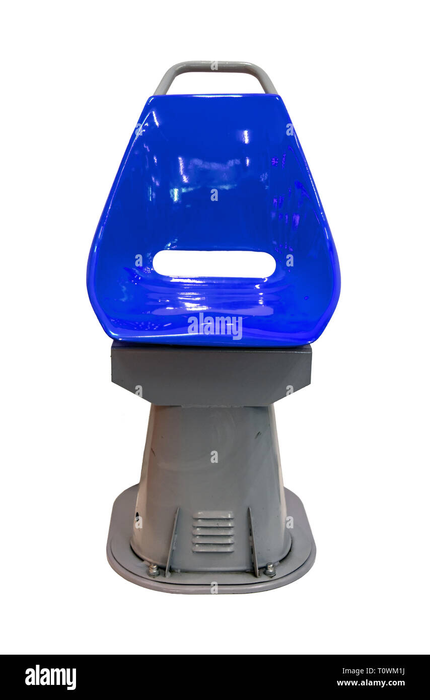 Leere retro blau Sitz für den öffentlichen Verkehr, auf weißem Hintergrund. Die Passagiere Sitz aus durchgefärbtem Glas Laminat. Stockfoto