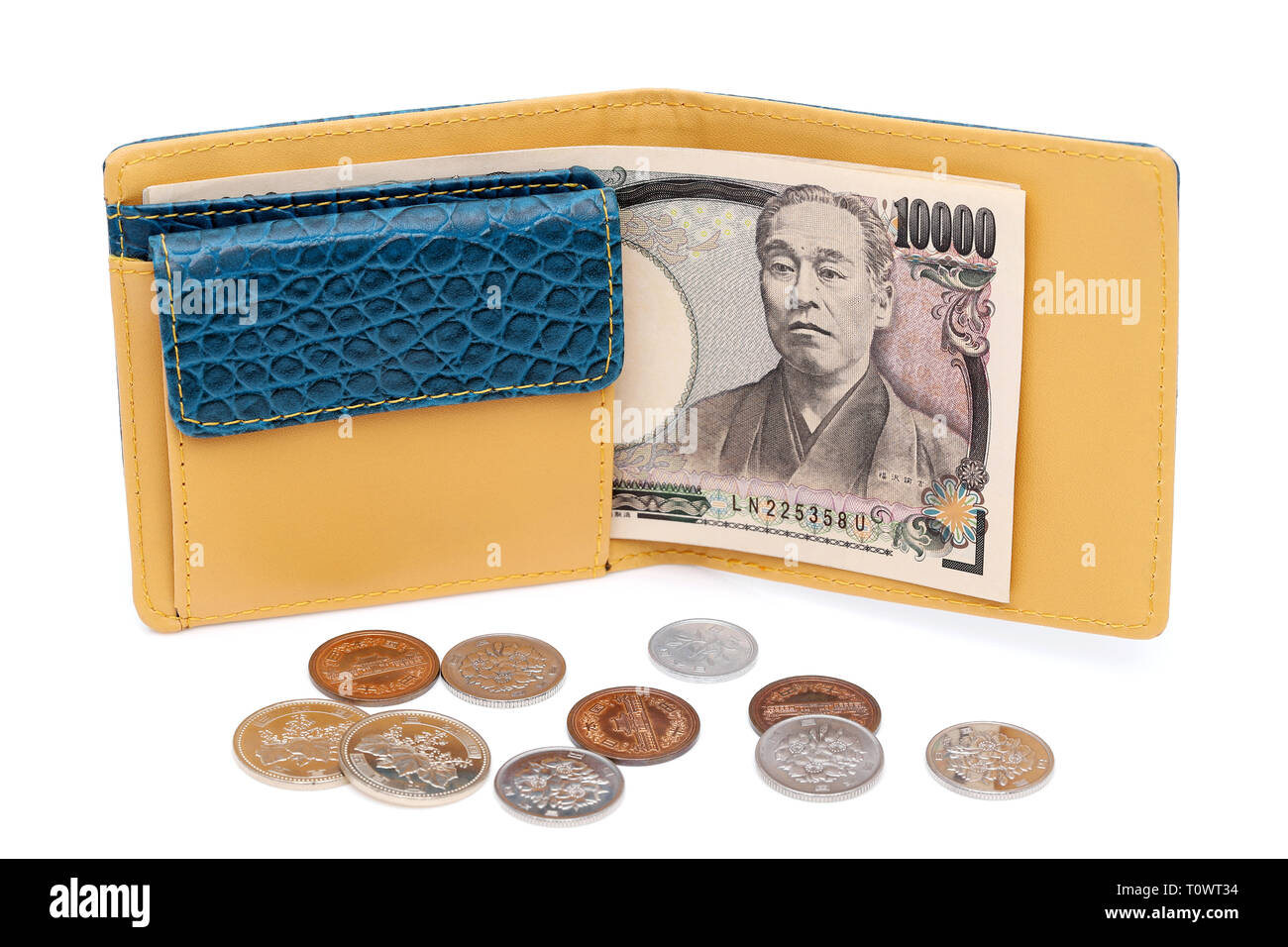 Lederetui und 10 000 Yen auf weißem Hintergrund Stockfoto