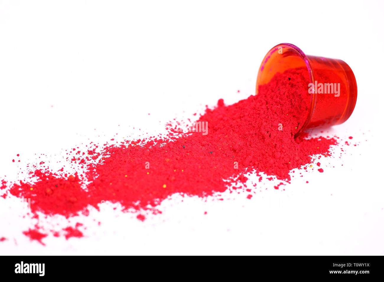 Bild der roten Farbe für organische Holi holi Spaß. Auf den weißen Hintergrund isoliert. Stockfoto