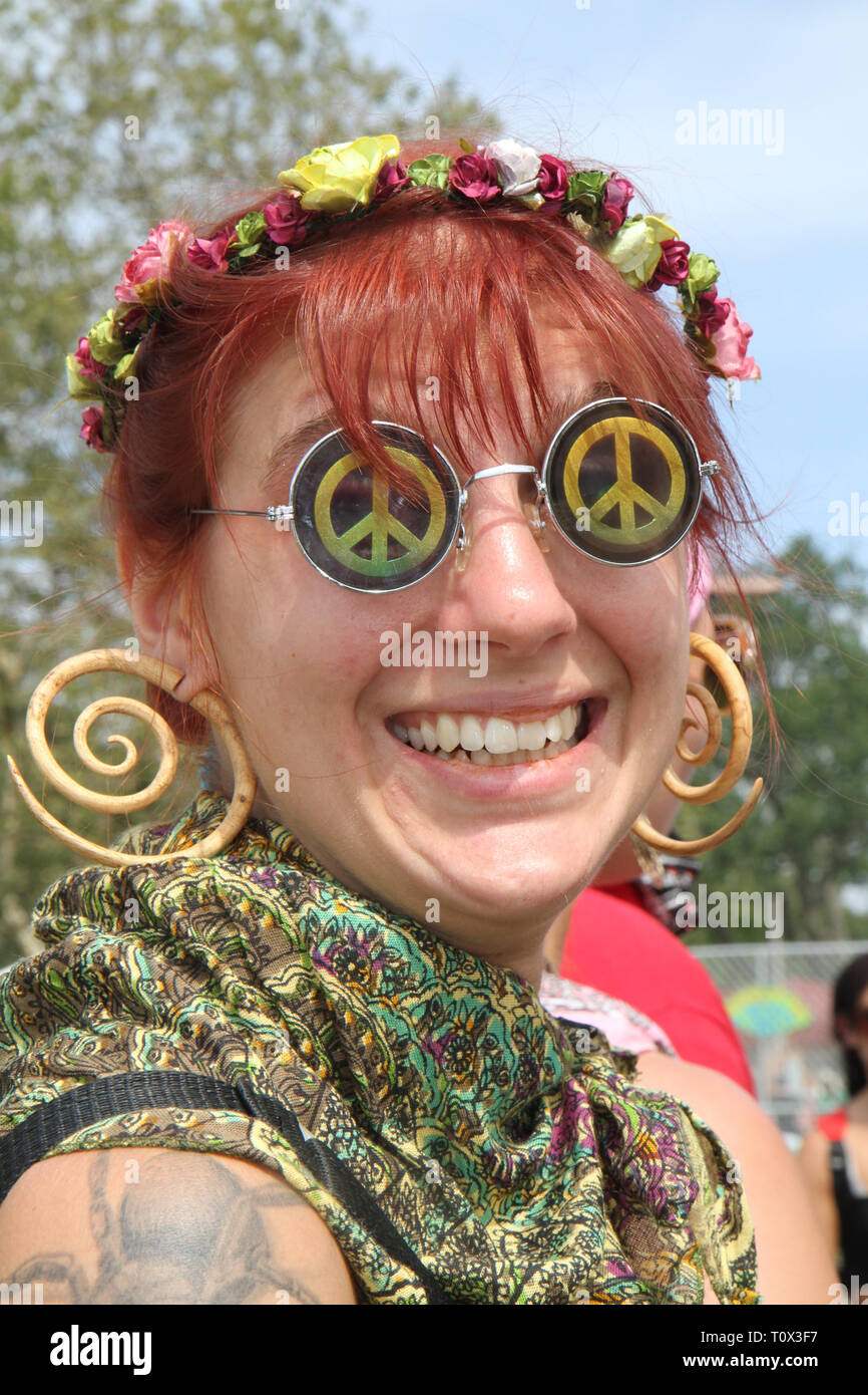 Alles, was sie sagt, ist "dem Frieden eine Chance" zu geben. Stockfoto