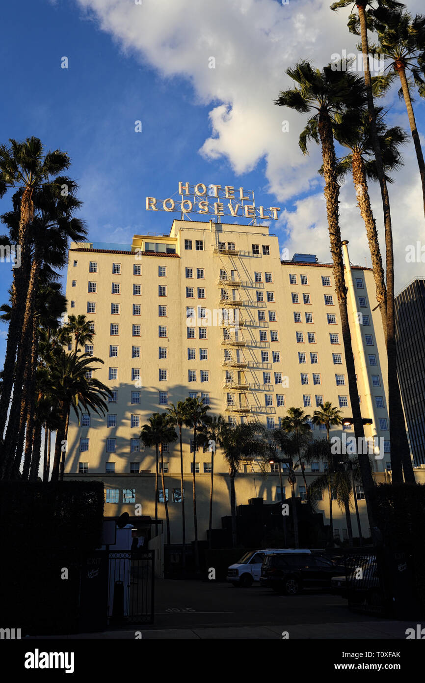 Los Angeles, CA/USA - Feb.18, 2019: Die historischen Roosevelt Hotel in Hollywood ist während am späten Nachmittag einen Tag in einer vertikalen Ansicht angezeigt. Stockfoto
