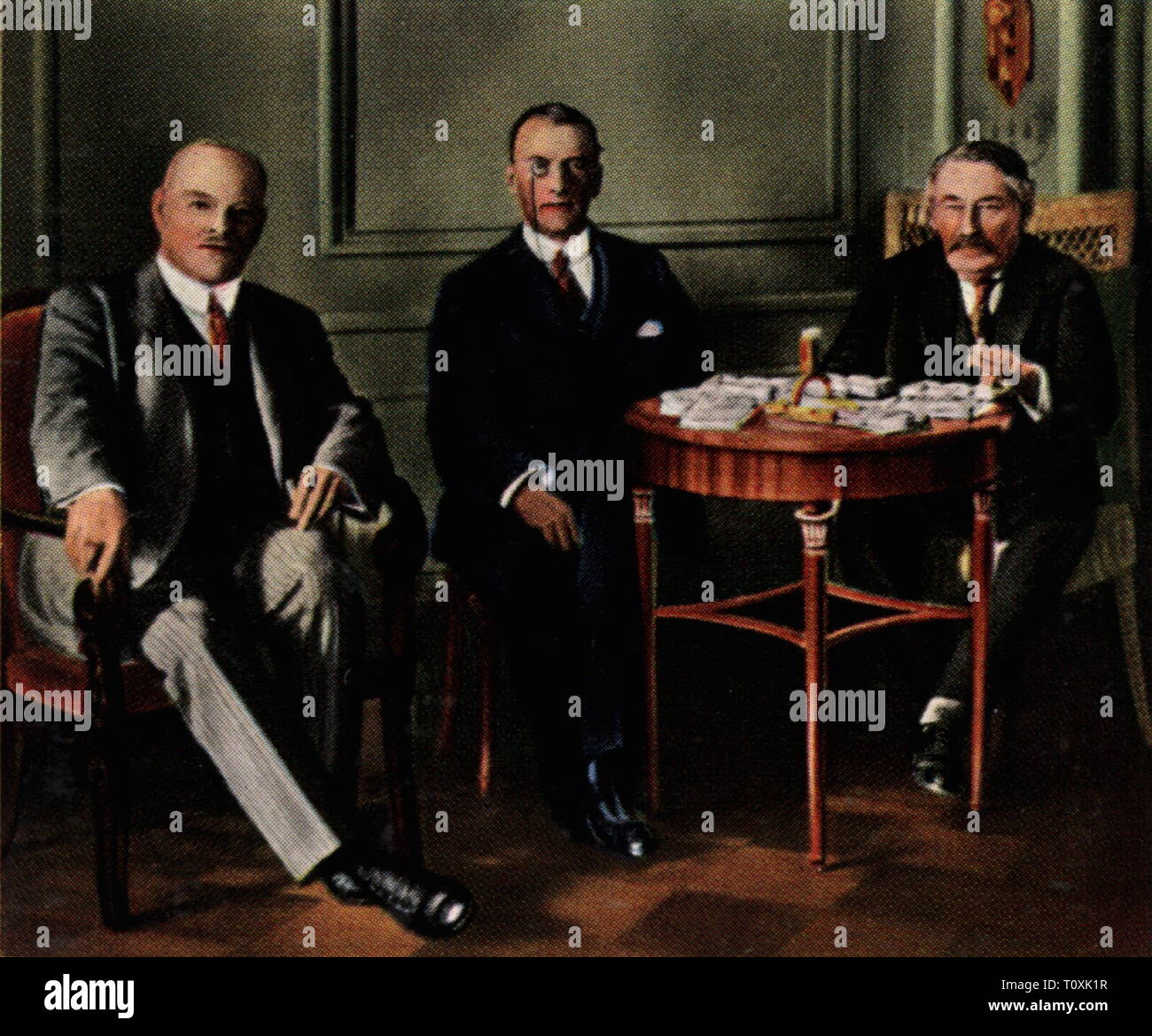 Politik, Tagungen, Konferenz von Locarno, 5.10. - 16.10.1925, von links: Der deutsche Außenminister Gustav Stresemann, der britische Außenminister Joseph Austen Chamberlain, der französische Außenminister Aristide Briand, Farbfoto, Zigarette Karte, Serie 'Die Nachkriegszeit', 1935, Vertrag, Verträge, Politiker, Politik, Außenpolitik, Außenpolitik, Treffen, Meeting, Frankreich der Dritten Republik, Großbritannien, Großbritannien, Deutschland, Deutsches Reich, Weimarer Republik, Schweiz, Kanton Tessin, Menschen, 1920, S, 20. Jahrhundert, Politik, Politik, con, Additional-Rights - Clearance-Info - Not-Available Stockfoto