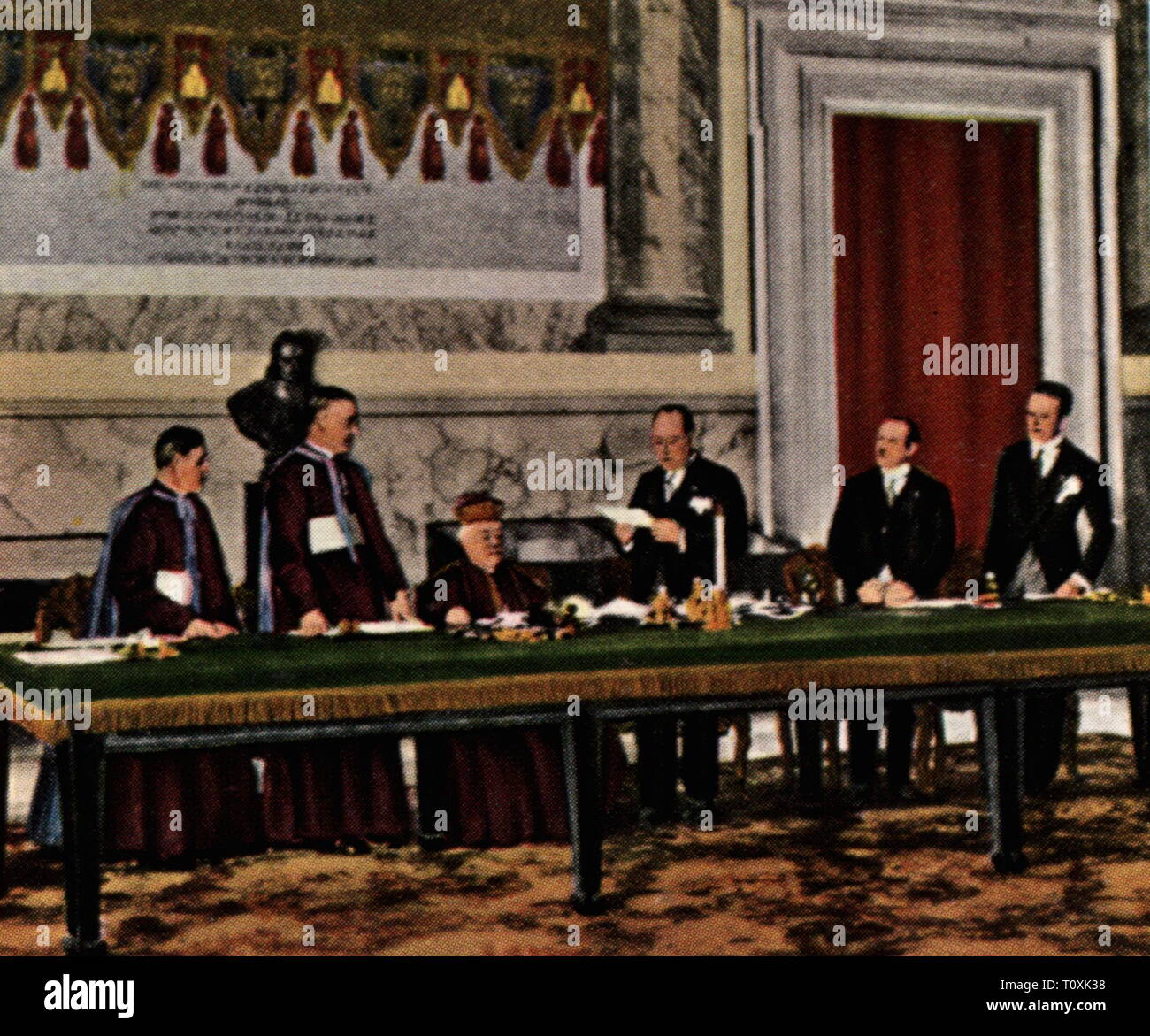 Politik, Verträge, die Lateranverträge zwischen dem Heiligen Stuhl und dem Königreich Italien, Unterzeichnung durch die päpstliche Staatssekretär Pietro Gasparri und Ministerpräsident Benito Mussolini, Lateranpalast, read-only memory, 11.2.1929, Farbfoto, Zigarette Karte, Serie 'Die Nachkriegszeit', 1935, Konkordat, Kirchenstaat, Vatikan, Vatikan, Faschismus, Lateran, Palast, Paläste, Zeichen, unterschreiben, unterschriftenaktion, Römische Frage, Politiker, Politiker, Gruppe, Gruppen, Personen, 1920er Jahre, 20. Jahrhundert, Politik, Politik, Vertrag, Verträge, Stuhl, Stühle, Königreich,, Additional-Rights - Clearance-Info - Not-Available Stockfoto