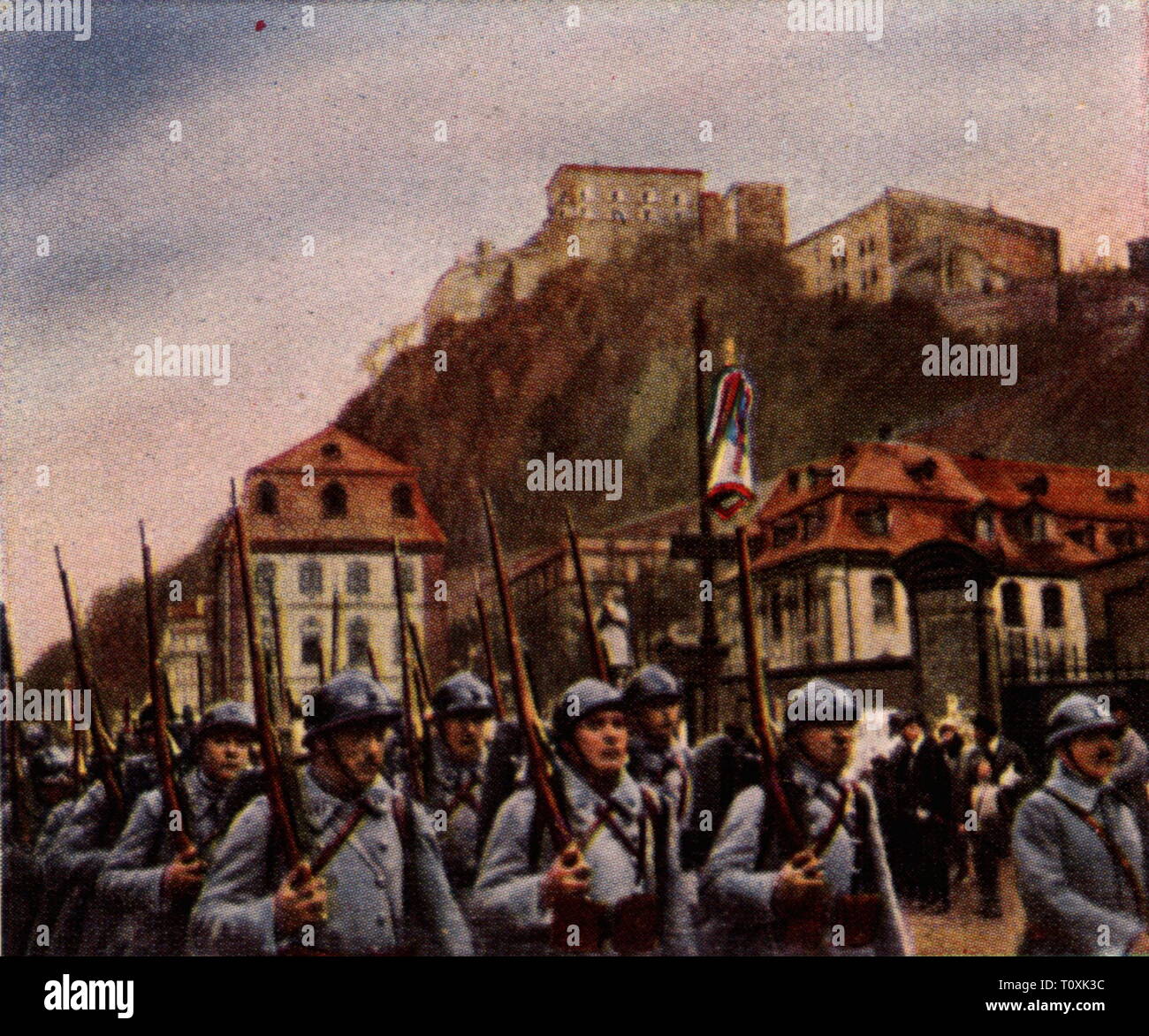 Alliierte Besetzung des Rheinlandes 1918 - 1930, französischer Truppen zu evakuieren, Koblenz, November 1929, Farbfoto, Zigarette Karte, Serie 'Die Nachkriegszeit", 1935, "L'Entente", Militär, Soldaten, soldier, Beruf, Leistung zu besetzen, Besatzungsmächte, Aufbruch, März, marschiert, marschiert, marschiert, März, marschiert, marschiert, marschiert, Rheinland, Frankreich, Preußen, Rheinprovinz, Deutschland, Deutsches Reich, Weimarer Republik, Menschen, 1920, S, 20. Jahrhundert, zum Absaugen, evakuieren, Koblenz, Koblenz, Farbig, farbig, Nachkriegszeit, Additional-Rights - Clearance-Info - Not-Available Stockfoto