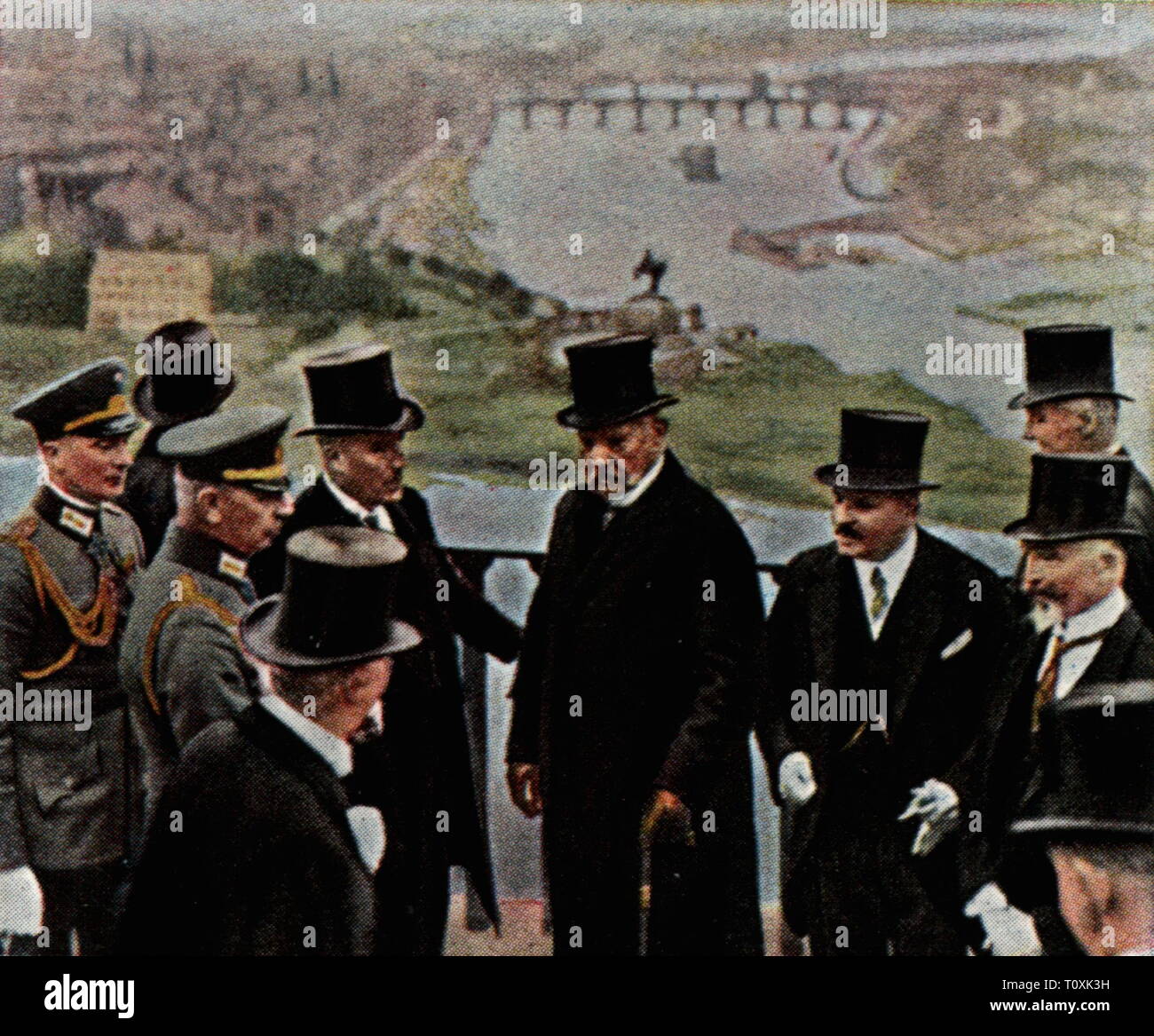Alliierte Besetzung des Rheinlandes 1918 - 1930, Feier der Befreiung des Rheinlandes, 22.7.1930, reichspräsident Paul von Hindenburg während des Festaktes auf der Festung Ehrenbreitstein, Koblenz, Farbfoto, Zigarette Karte, Serie 'Die Nachkriegszeit', 1935, Partei, Militär, Politiker, Politiker, Ende der Besetzung, Rheinland-Pfalz, Rheinland Pfalz, Rheinland-Pfalz, Freistaat Preußen, Rheinprovinz, Deutschland, Deutsches Reich, Weimarer Republik, Leute, 20. Jahrhundert, 1930er Jahre, der Befreiung, der Befreiung, ceremon, Additional-Rights - Clearance-Info - Not-Available Stockfoto
