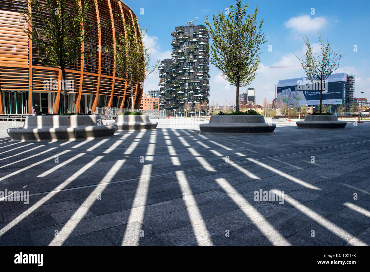 Italien, Lombardei, Mailand, Gae Aulenti, Unicredit Pavillon und Bosco Verticale Stockfoto