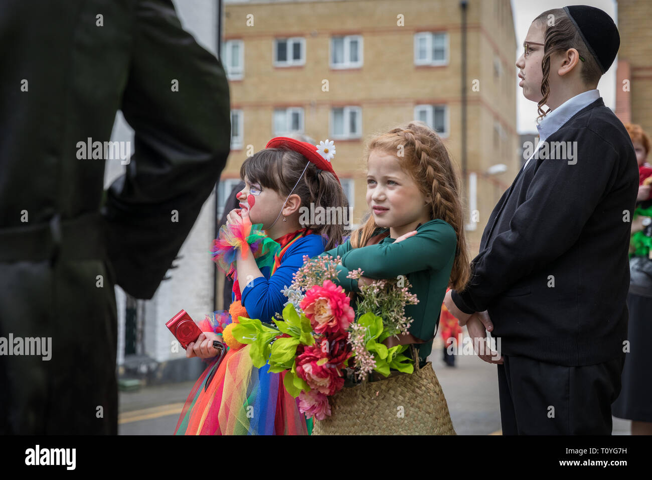 London, Großbritannien. 21. März, 2019. Haredi Juden in North London sammeln, Fancy Dress der jährlichen religiöser Feiertag Purim zu feiern. Credit: Guy Corbishley/Alamy leben Nachrichten Stockfoto