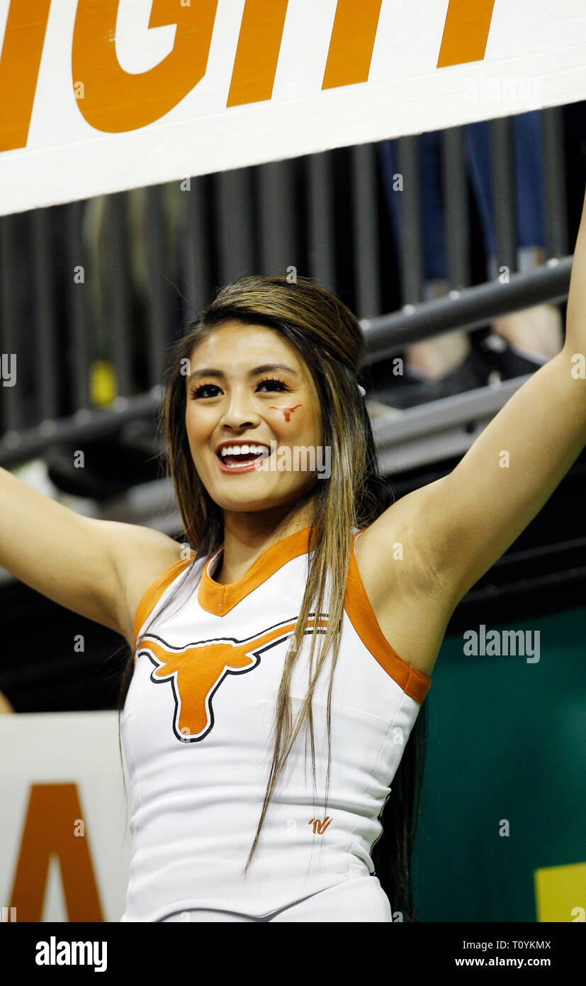 Eugene, Oregon, USA. 22. Mär 2019. Ein Texas Longhorn Cheerleader während der Meisterschaften 2019 erste Runde Basketball Spiel NCAA Frauen zwischen der Texas Longhorns und dem Indiana Hoosiers Matt Knight Arena, Eugene, Oregon. Larry C. Lawson/CSM Credit: Cal Sport Media/Alamy leben Nachrichten Stockfoto