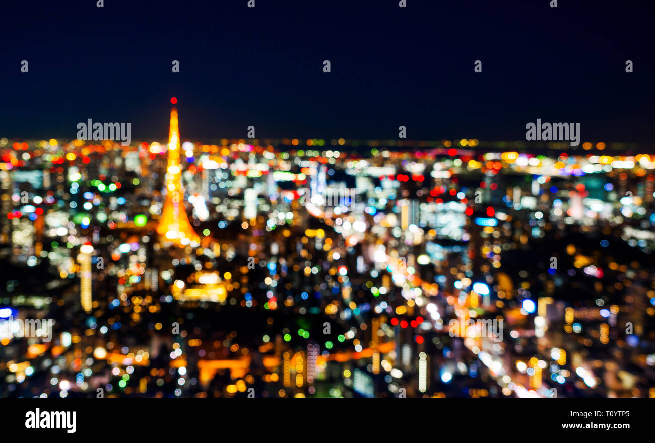 Asien Business Konzept für Immobilien und Corporate Bau - Unschärfe Blick auf den Tokyo Tower mit bunten Neonlicht in Roppongi, Tokyo, Japan Stockfoto