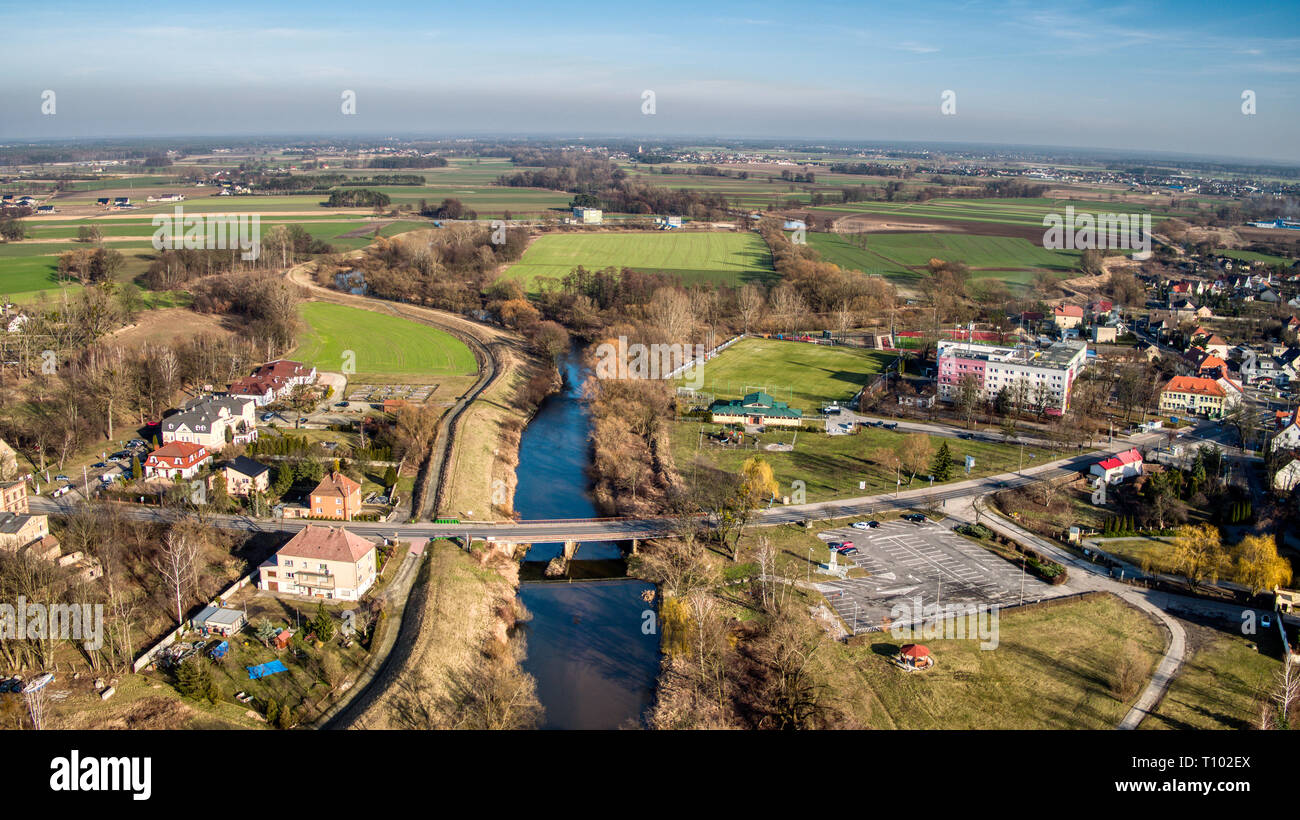 Mit Inspire 2 mit x5s genommen, es zeigt die Brücke in Polen in Oppeln. Es ist im März 2019 Stockfoto