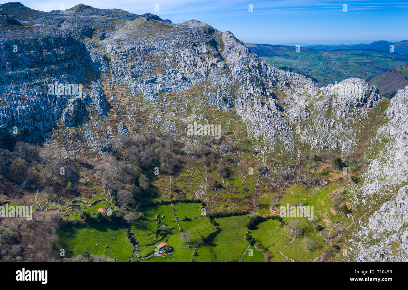 Luftaufnahme, Mortesante, Miera Tal, Valles Pasiegos, Kantabrien, Spanien, Europa Stockfoto
