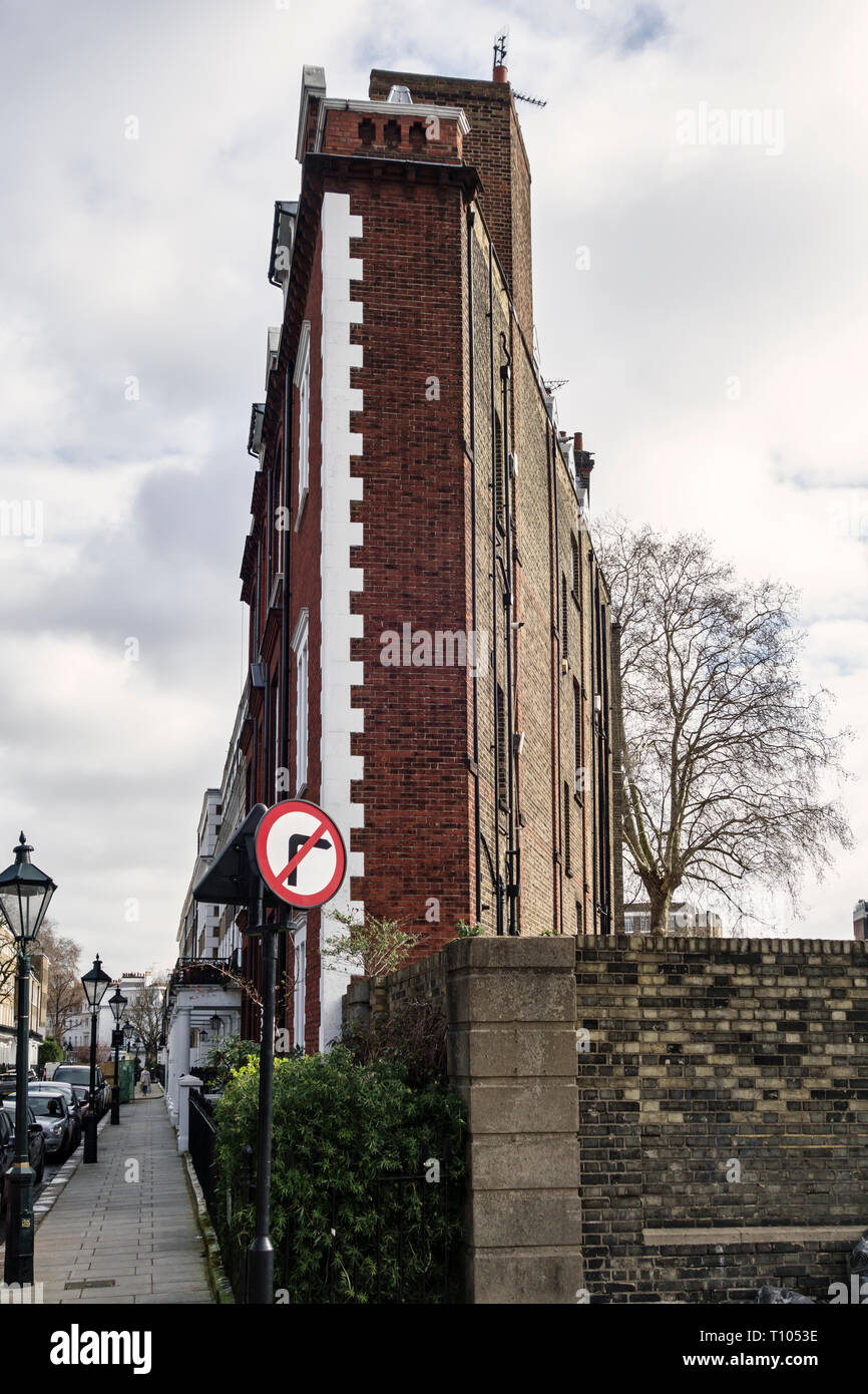 South Kensington, London, Großbritannien. Die ungewöhnliche Thin Haus (5 Thurloe Square SW7) im Jahr 1886 als Studios für Künstler erbaut, mit grossen Norden Windows. Stockfoto