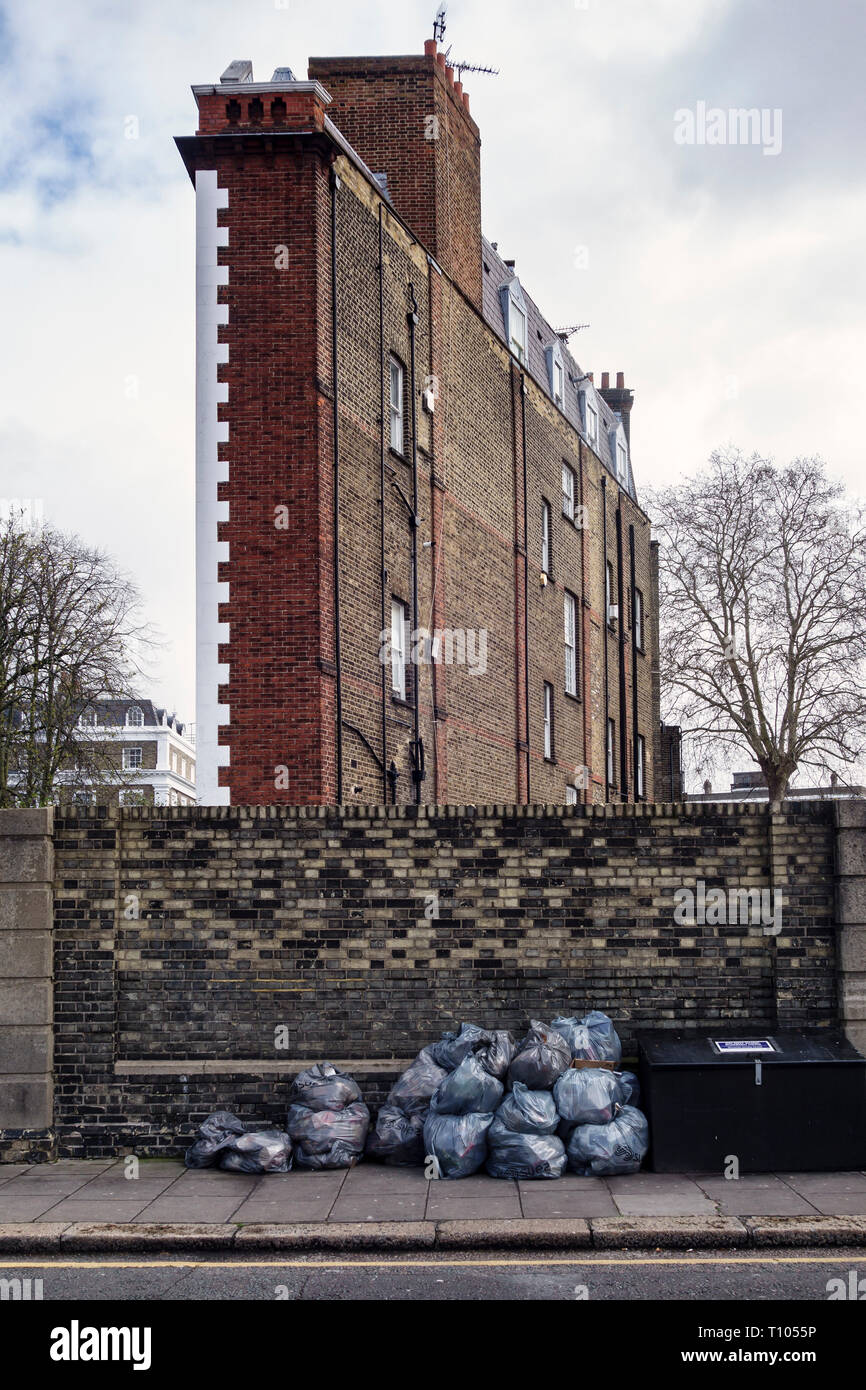 South Kensington, London, Großbritannien. Die ungewöhnliche Thin Haus (5 Thurloe Square SW7) im Jahr 1886 als Studios für Künstler erbaut, mit grossen Norden Windows. Stockfoto