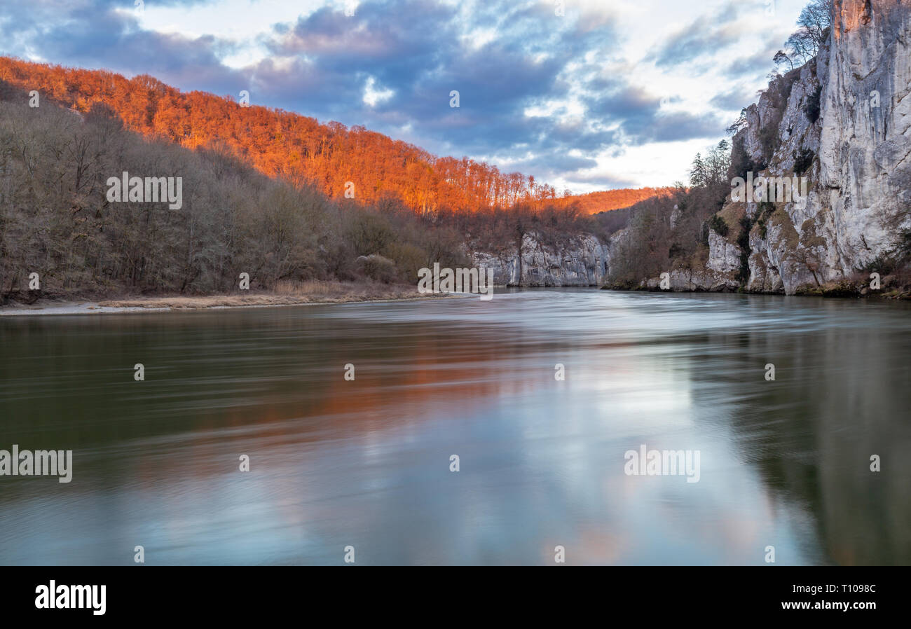 Donau Schlucht in der Nähe von Kloster Weltenburg am Abend Stockfoto