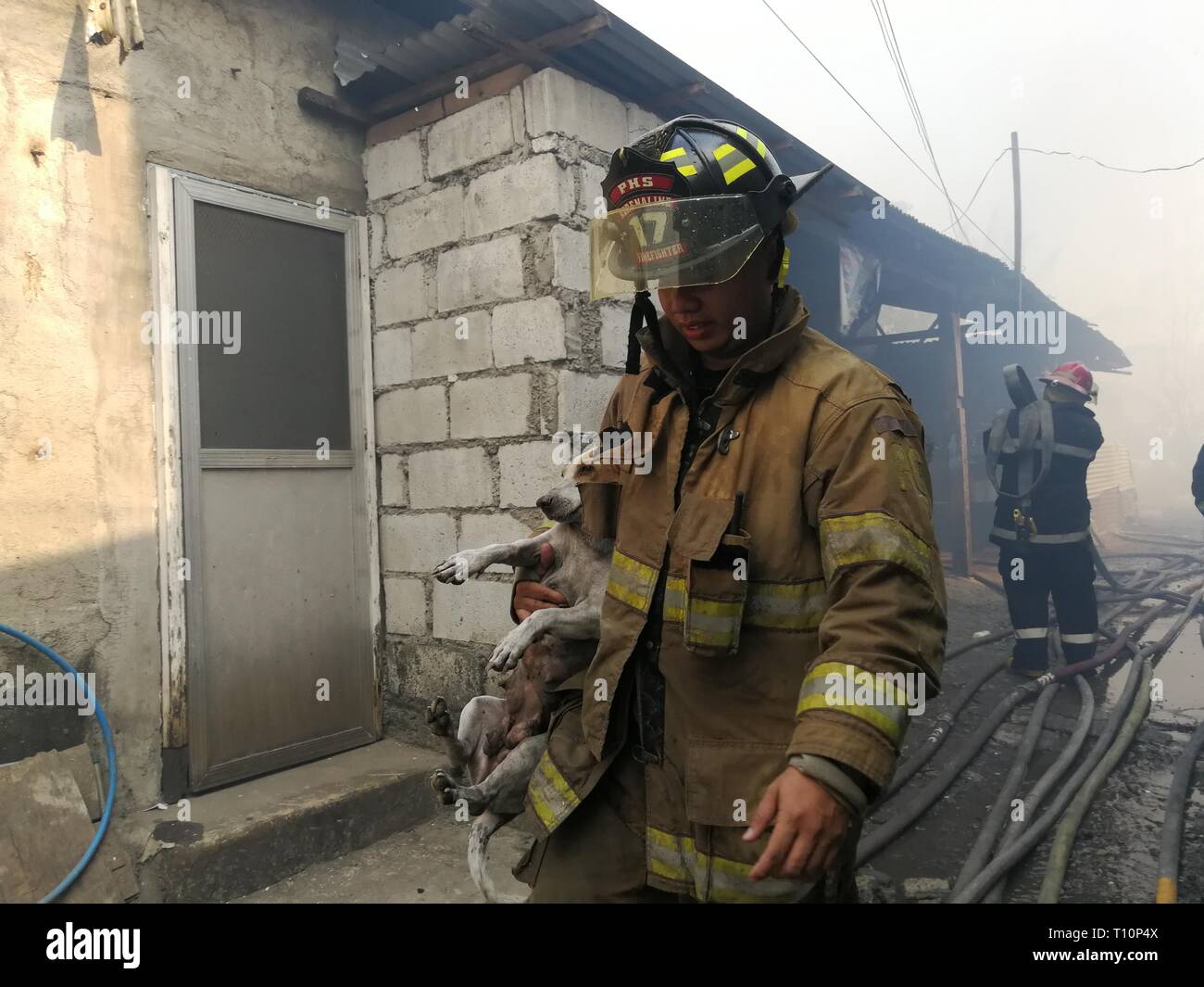 Quezon City, Philippinen. 20 Mär, 2019. 200 Häuser wurden entkernt und mehr als 700 Familien wurden durch einen Brand, der Allgemeine Alarm in Barangay Damayang Lagi, Quezon City erreicht. Keine Verletzten wurden berichtet. Credit: Sherbien Dacalanio/Pacific Press/Alamy leben Nachrichten Stockfoto