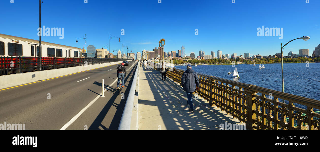 Panoramablick von Boston von Longfellow (Salz und Pfeffer) Bridge Stockfoto