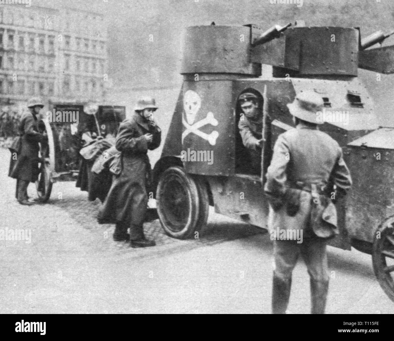 Deutsche Revolution von 1918-1919, 1918 - 1919, Panzerwagen und Waffe der Regierung Kräfte, Berlin, November 1918, Tank, Panzer, Panzer, Waffen, Waffen, Waffen, arm, Freikorps, Soldaten, soldier, Revolution, Revolutionen, Freistaat Preußen, Deutschland, Deutsches Reich, Drittes Reich, Weimarer Republik, 20. Jahrhundert, 1910 s, Waffe, Waffen, den Streitkräften der Regierung, Regierung Truppen, historische, historische, Personen, Additional-Rights - Clearance-Info - Not-Available Stockfoto