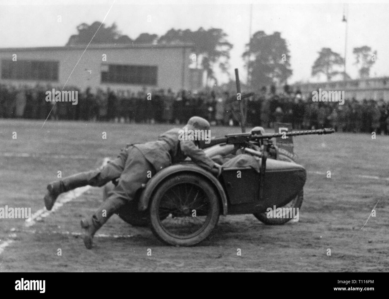 Nationalsozialismus / Nationalsozialismus, Militär, Armee, Vorführung mit einem Motorrad mit Beiwagen, Reconnaissance Bataillon (mot) 3 der 3. Gepanzerten Division, Stahnsdorf, Brandenburg, circa 1937, Additional-Rights - Clearance-Info - Not-Available Stockfoto