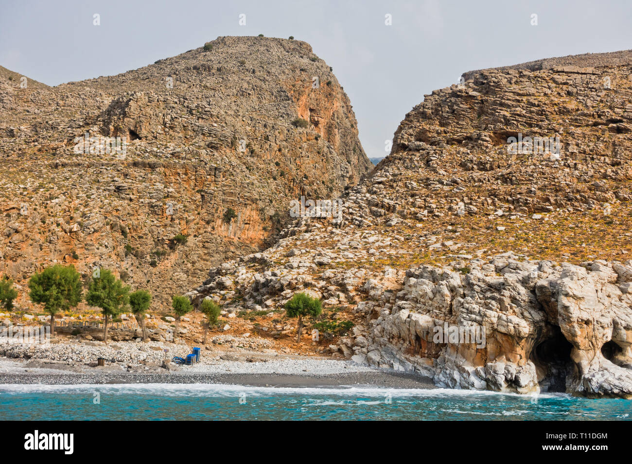 Blick vom Meer auf das Marmara Meer und Eintritt in die Aradena Schlucht, Süd-West-Küste der Insel Kreta, Griechenland Stockfoto