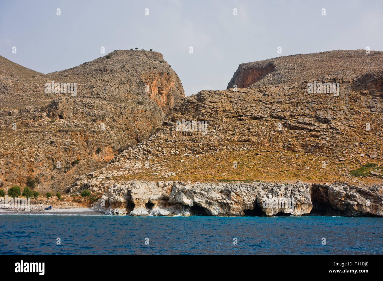Blick vom Meer auf das Marmara Meer und Eintritt in die Aradena Schlucht, Süd-West-Küste der Insel Kreta, Griechenland Stockfoto