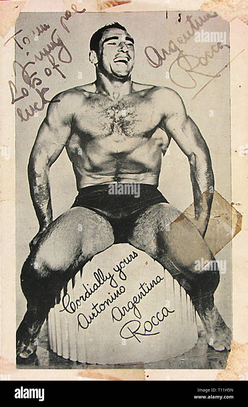 Fotos der frühen America-Autographed Foto von Antonino Rocca, ein italienischer Argentinisches Wrestler Professional. Stockfoto