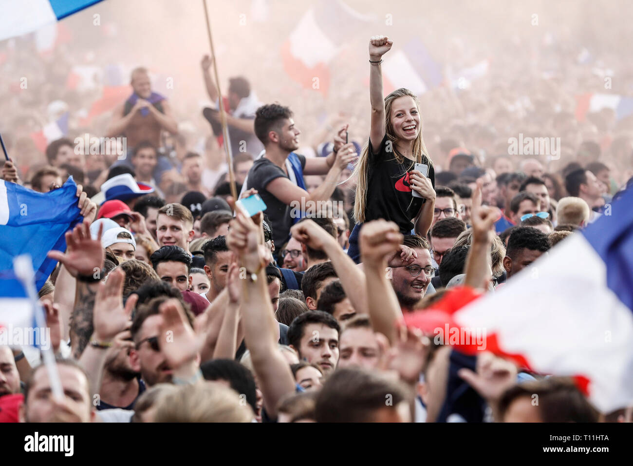 Straßburg (nord-östlichen Frankreich): Unterstützer Teilnahme an der Endrunde der FIFA Fussball-Weltmeisterschaft auf 2018/07/15. Match Frankreich/Kroatien Live broadcast an der "Jar Stockfoto