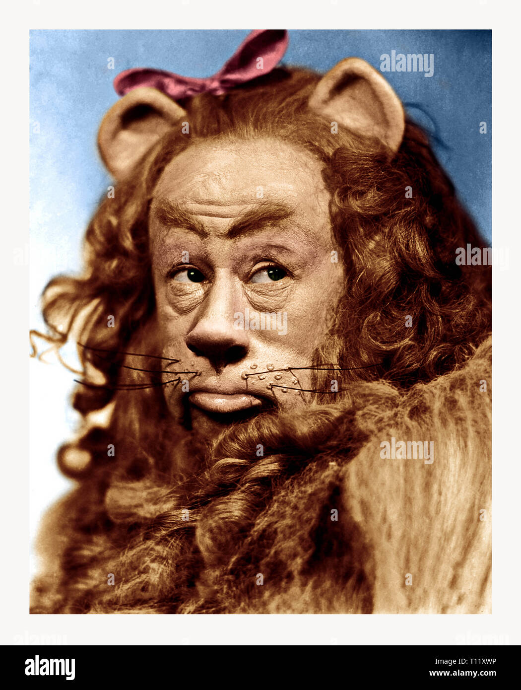 Bert Lahr (13. August 1895 - Dezember 4, 1967) war ein US-amerikanischer Schauspieler von der Bühne und Bildschirm, vaudevillian und Komiker. Lahr ist am besten bekannt für seine Rolle als der Feige Löwe, sowie seine Amtskollegen Kansas Landarbeiter Zeke, in der Zauberer von Oz (1939). Er war bekannt für seine explosive Humor bekannt, aber auch gut angepasst zu dramatischen Rollen und seine Arbeit in der Burleske, Varieté, und am Broadway. Quelle: Hollywood Foto Archiv/MediaPunch Stockfoto