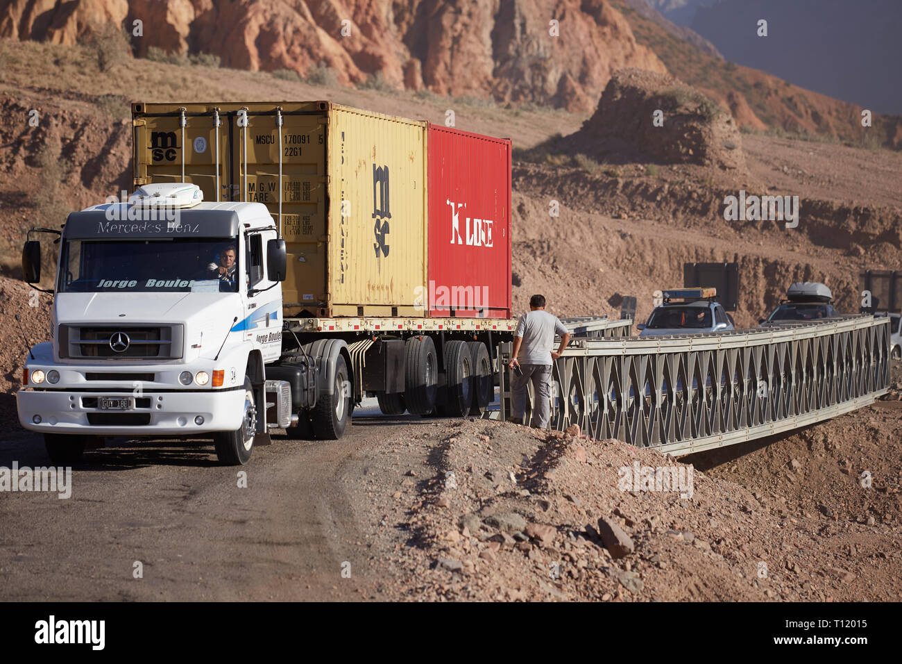 MENDOZA, Argentinien, am 25. Januar 2017. Puente Bailey, eine provisorische Brücke war über die El Tigre stream zwischen Potrerillos und Uspallata platziert. Stockfoto