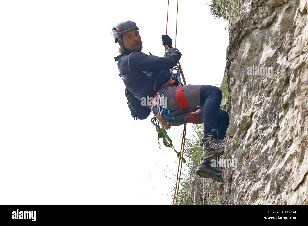 Canchayllo, Jauja - MÄRZ 17: Abenteuer Sport, rappel im Stein Spalte des imposanten Shucto Canyon praktiziert (Twisted) ist eine geologische Formation Stockfoto