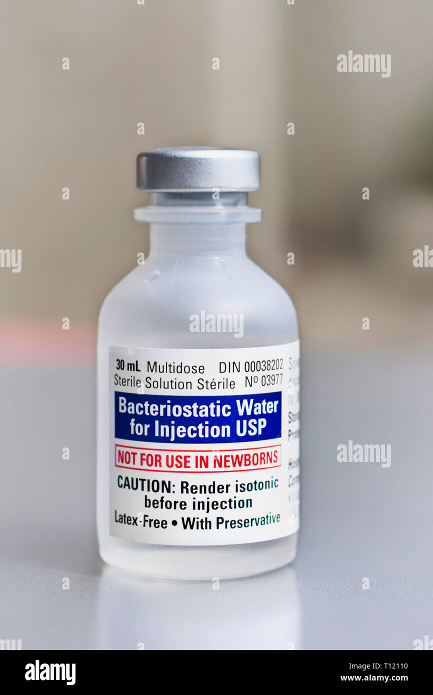 Bakteriostatisches Wasser für Injektionszwecke, Durchstechflasche mit BAC Stockfoto