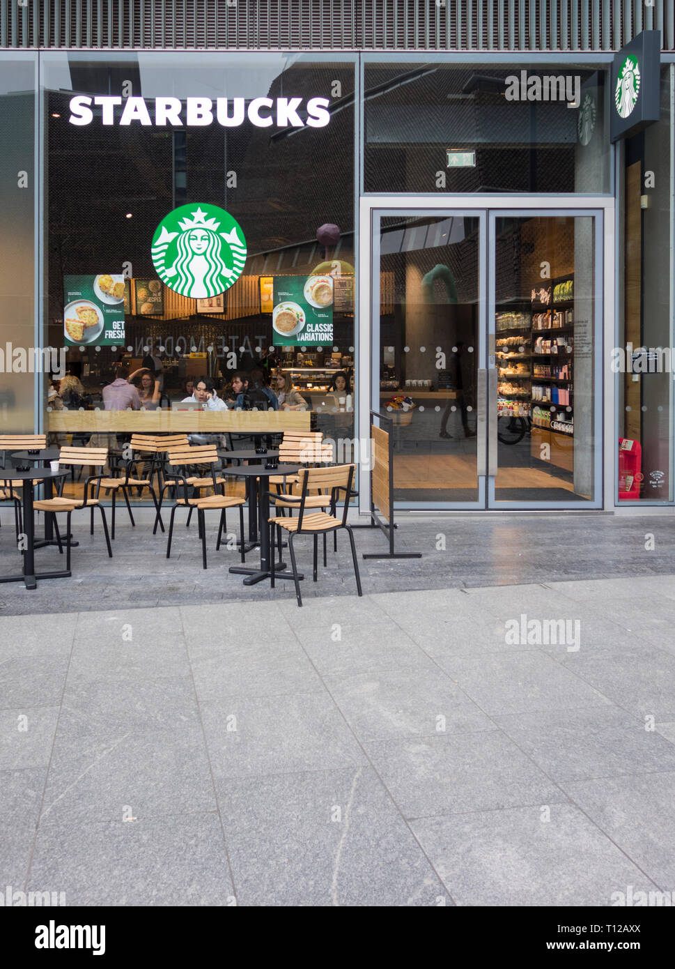 Starbucks Kaffee, die Galerie, Bankside, London SE1 Stockfoto