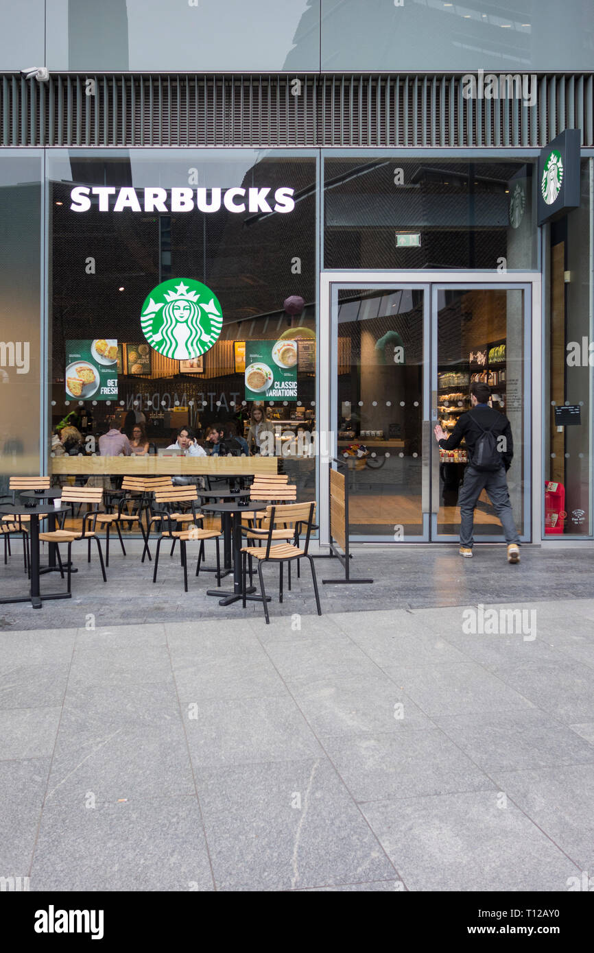 Starbucks Kaffee, die Galerie, Bankside, London SE1 Stockfoto