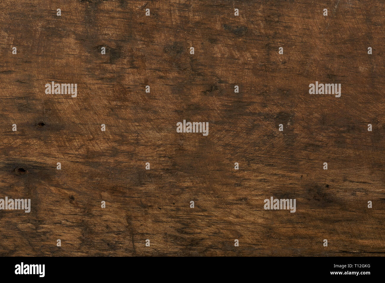 Alte zerkratzte Holz- Hintergrund mit dunklen Löcher und Flecken Stockfoto