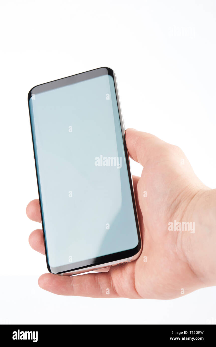 Generic-Smartphone in der Hand close-up auf weißem Hintergrund Stockfoto