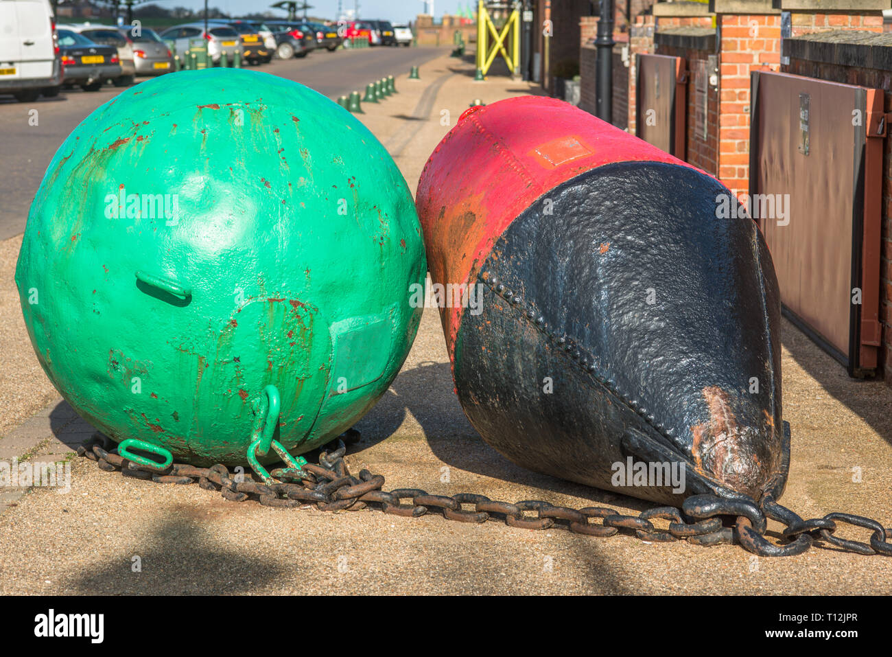 Bunte Bojen in Purfleet Quay am Fluss Great Ouse, King's Lynn, Norfolk, England Stockfoto