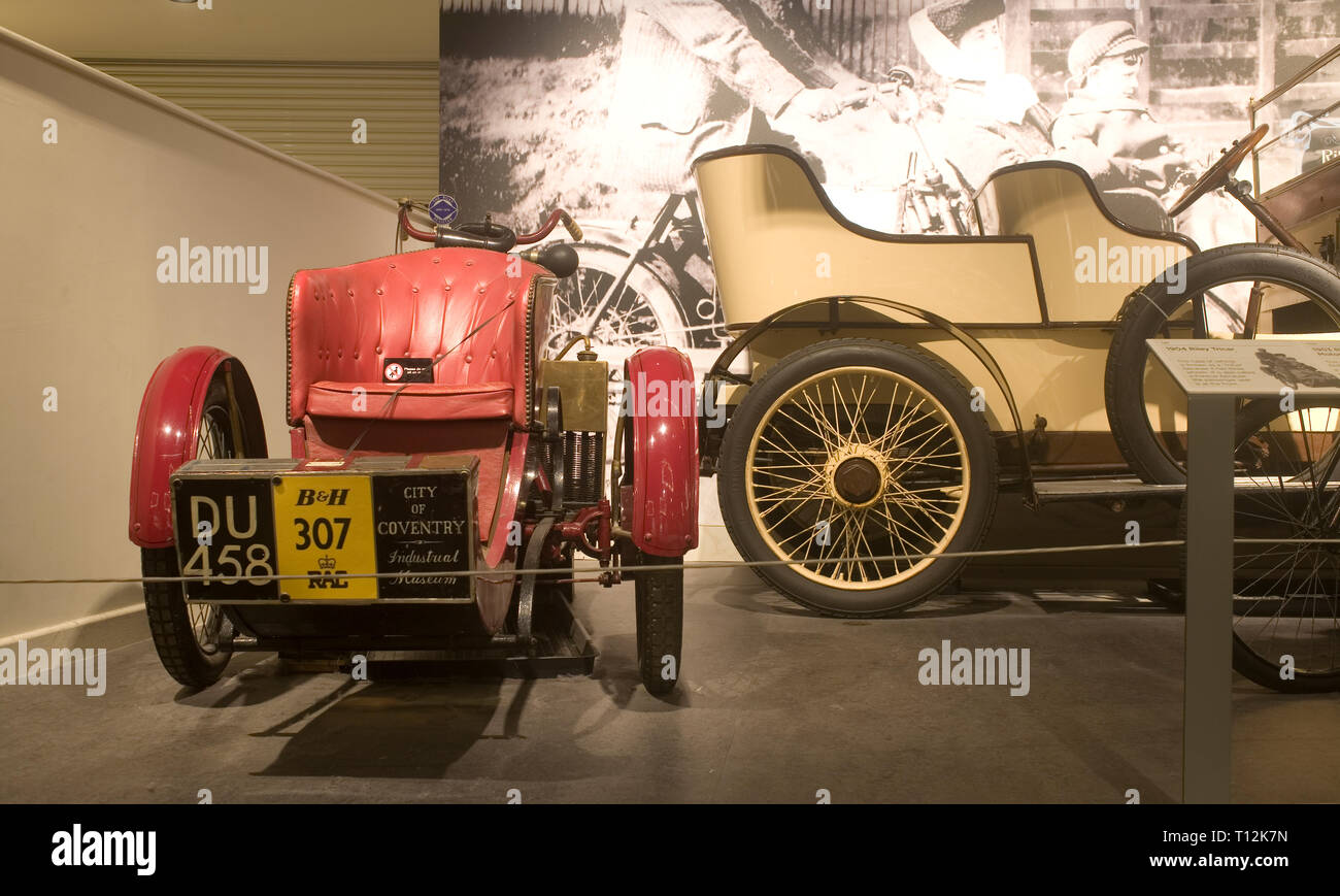 Rot 1904 Riley tricar Auto auf Coventry Transport Museum Stockfoto