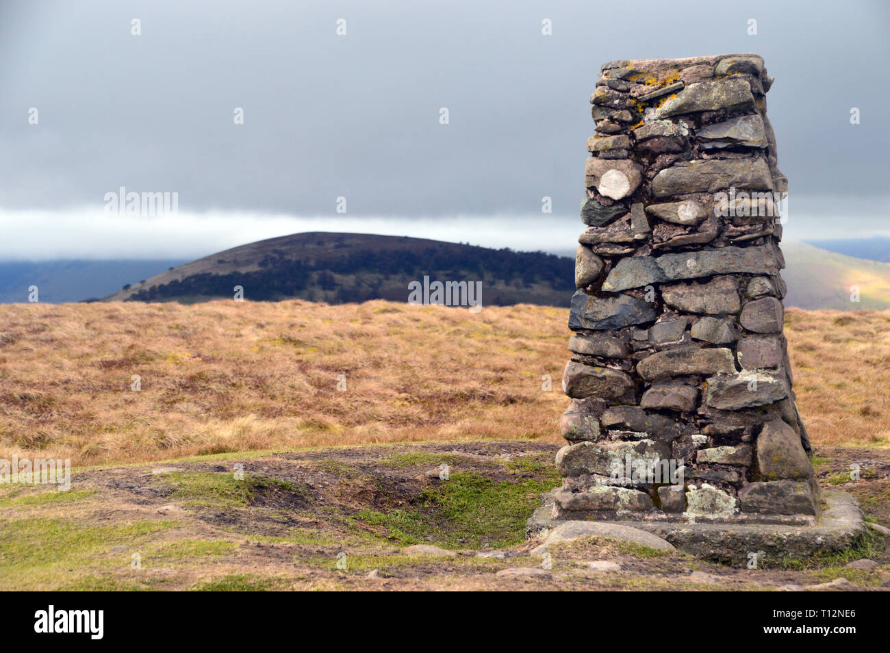 Große Mell fiel vom Stein Triangulation Spalte auf der Wainwright wenig Mell fiel im Nationalpark Lake District, Cumbria, England, UK. Stockfoto