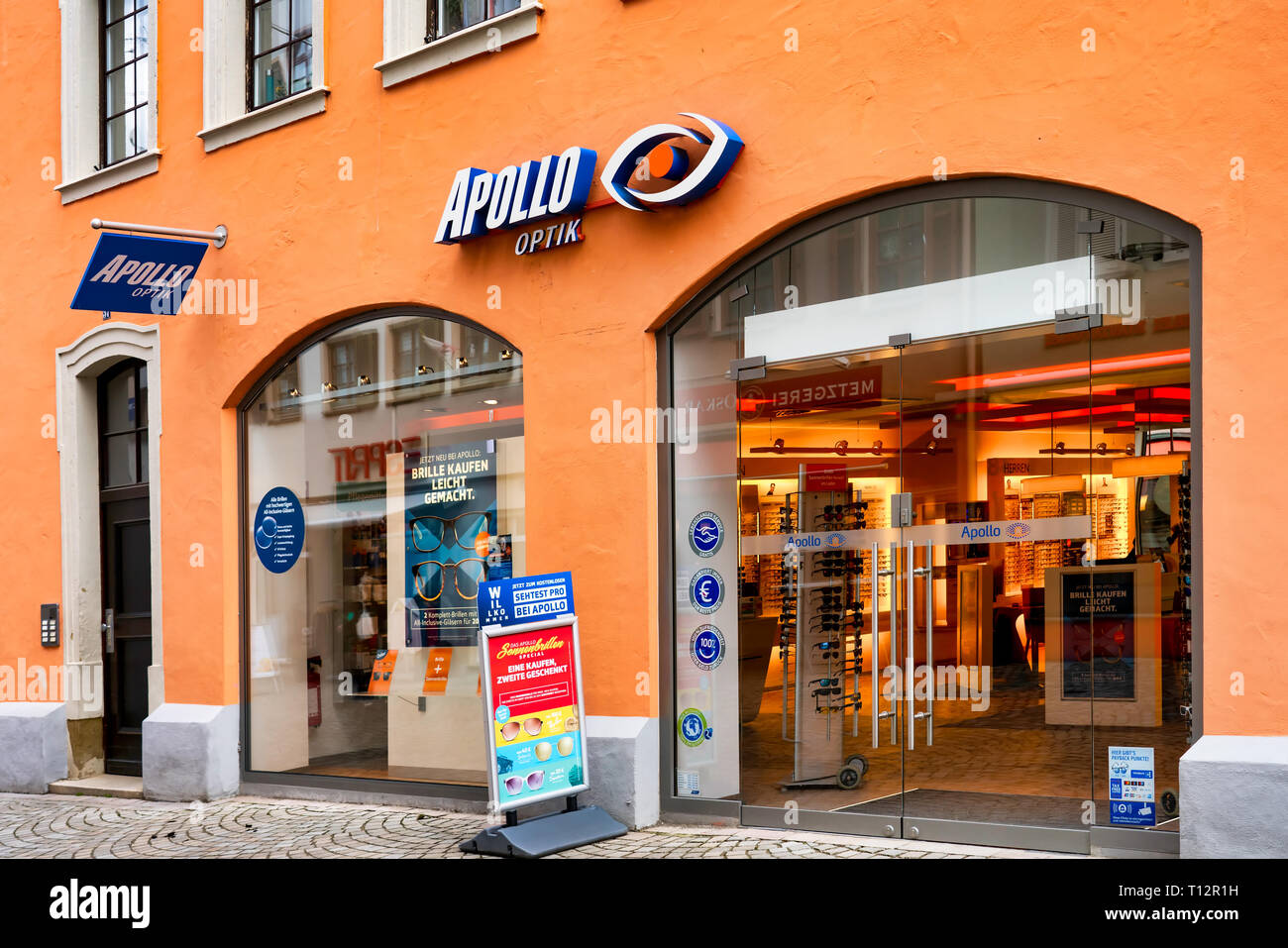 Rottenburg, Deutschland, 16.03.2019: Apollo-Optik Store in der Stadt Rottenburg. Stockfoto