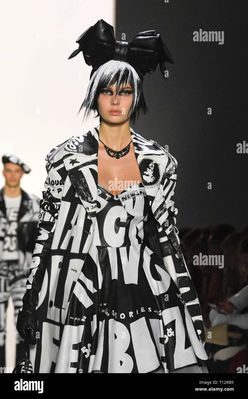 NEW YORK, NY - Februar 08: Emma Boyd geht der Start- und Landebahn für Jeremy Scott während der New York Fashion Week: Die Shows am Frühling Studios am Februar 08, 2019 Stockfoto