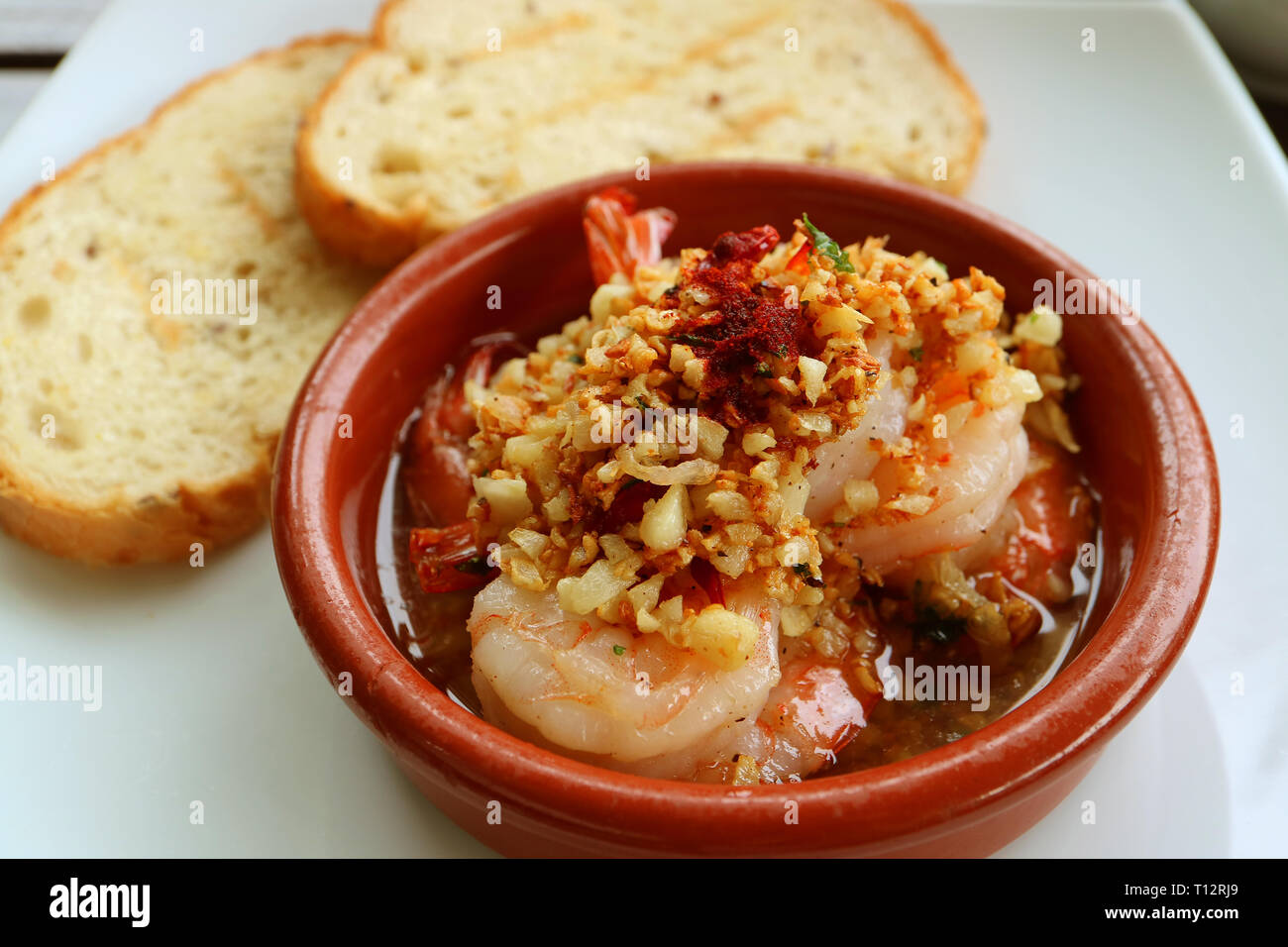 Köstliche Spanische Stil Knoblauch Garnelen oder Gambas al Ajillo mit ...