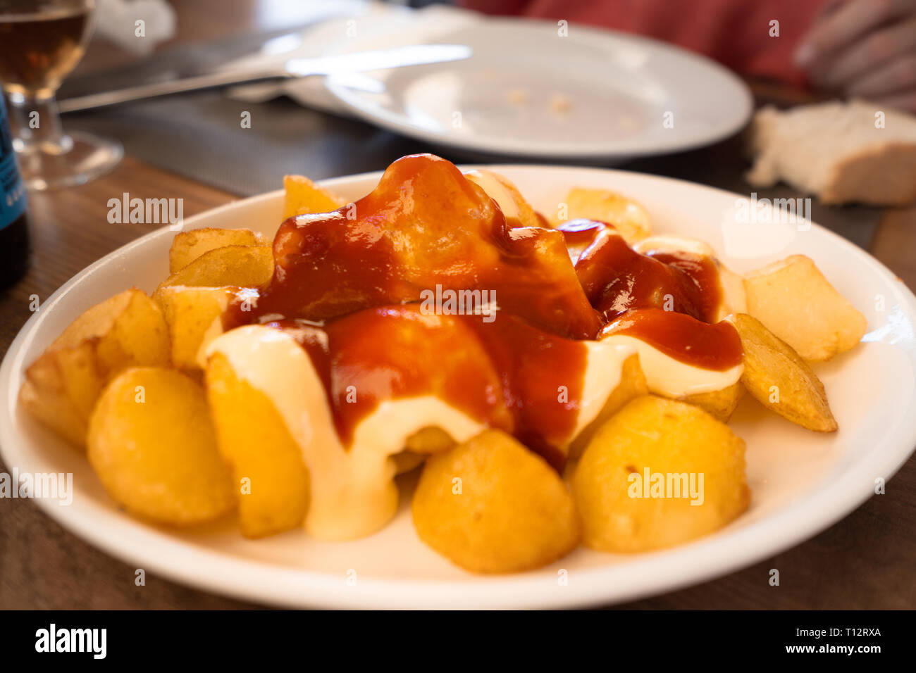 Patatas Bravas traditionelle spanische Kartoffeln snack Tapas Stockfoto