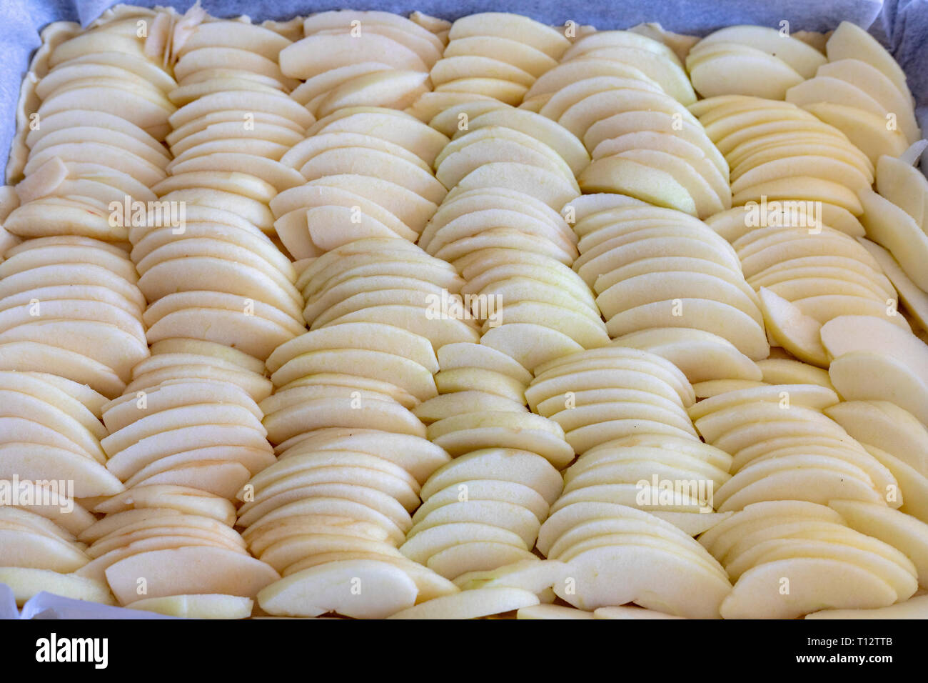Frauen einen Apfelkuchen. Close-up. Stockfoto