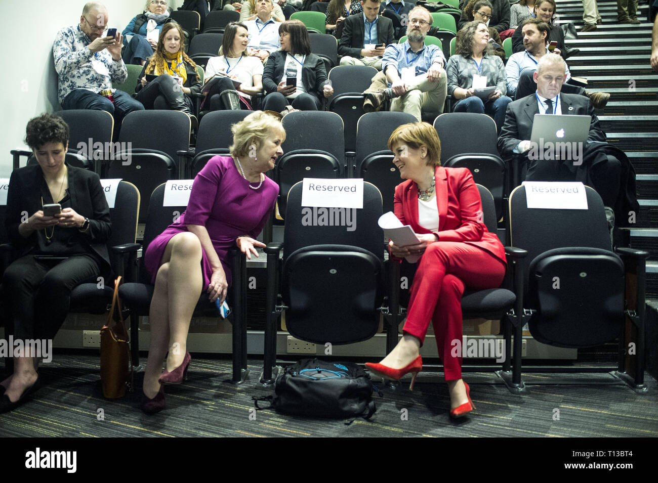 Der schottischen Ersten Minister spricht auf Schottlands International Marine Konferenz an der Universität Strathclyde mit: Roseanna Cunningham, Nicola Sturgeon Wo: Glasgow, Großbritannien Wann: 20. Feb. 2019 Credit: Euan Kirsche / WANN Stockfoto