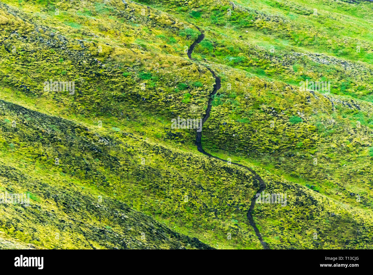 Ein gewundener Pfad im Berg, Landmannalaugar, Island Stockfoto
